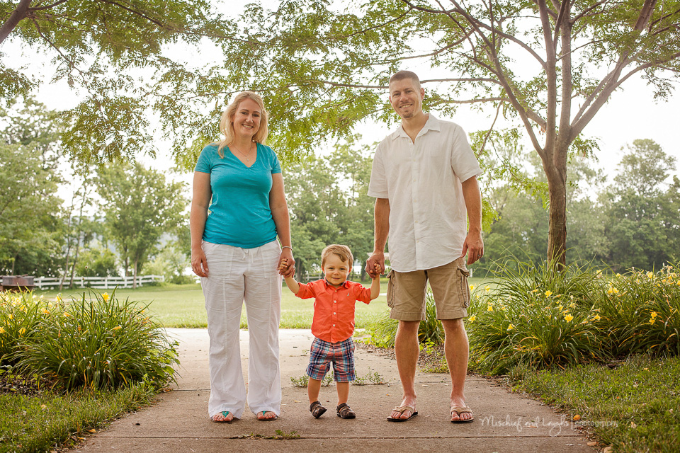 Family pictures with a busy toddler, Mischief and Laughs Photography, Cincinnati OH