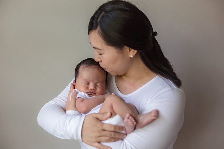Mom and newborn, Cincinnati newborn photographer