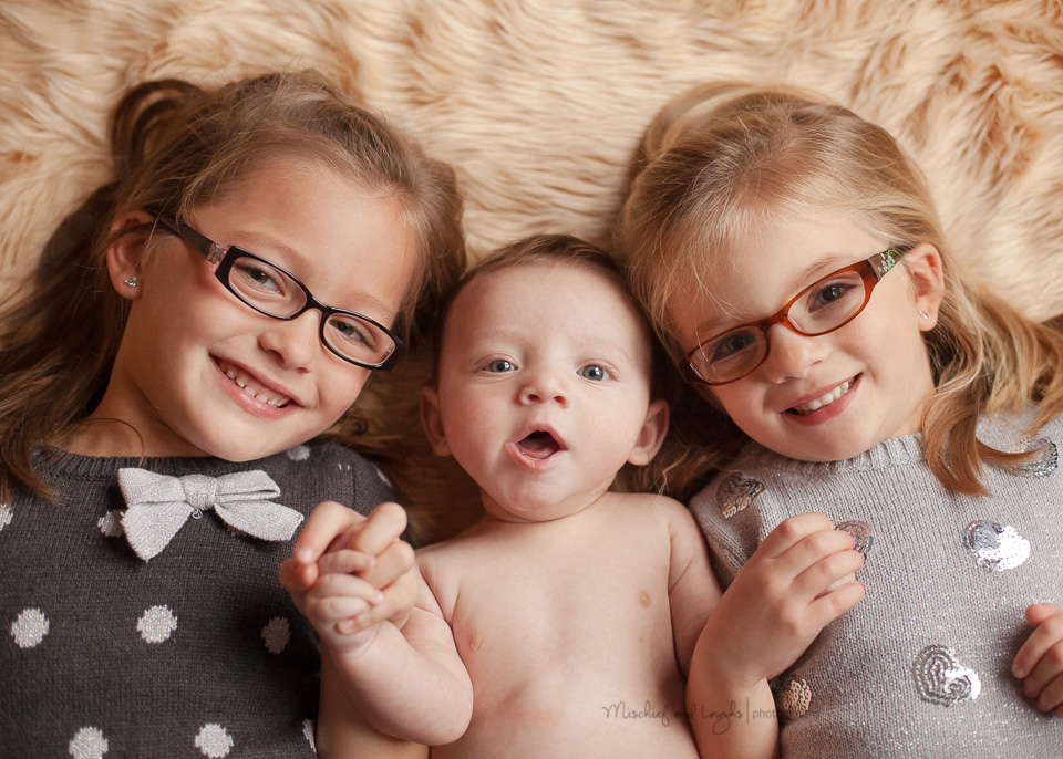 Baby with siblings pose, Mischief and Laughs Photography, Cincinnati OH #posing