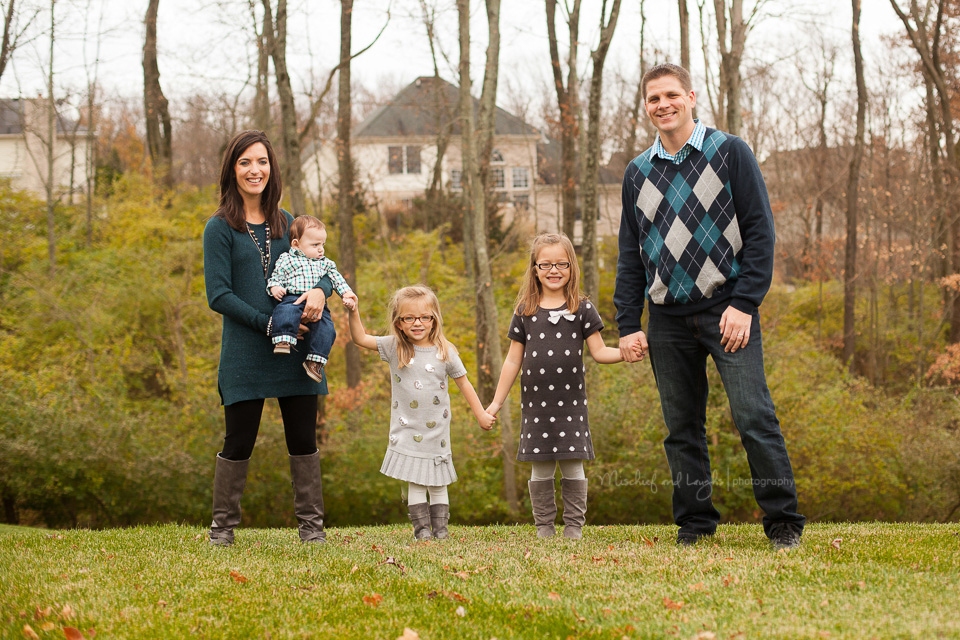 Family Photo, Mischief and Laughs Photography Cincinnati #whattowear