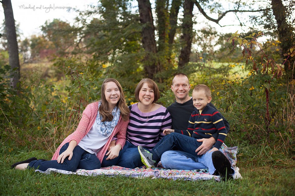 Outdoor family pictures in Northern Kentucky