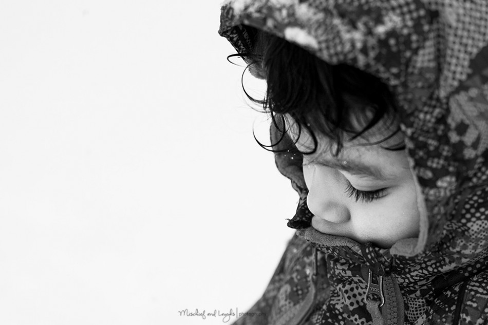 Snowy lifestyle photo session, documentary family pictures, Cincinnati OH