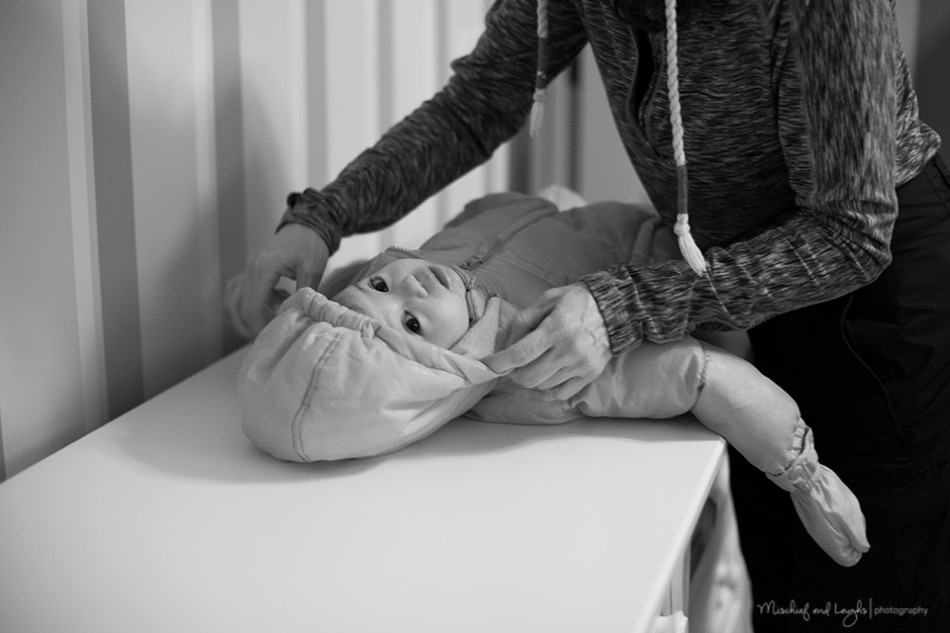 Snowy lifestyle photo session, documentary family pictures, Cincinnati OH