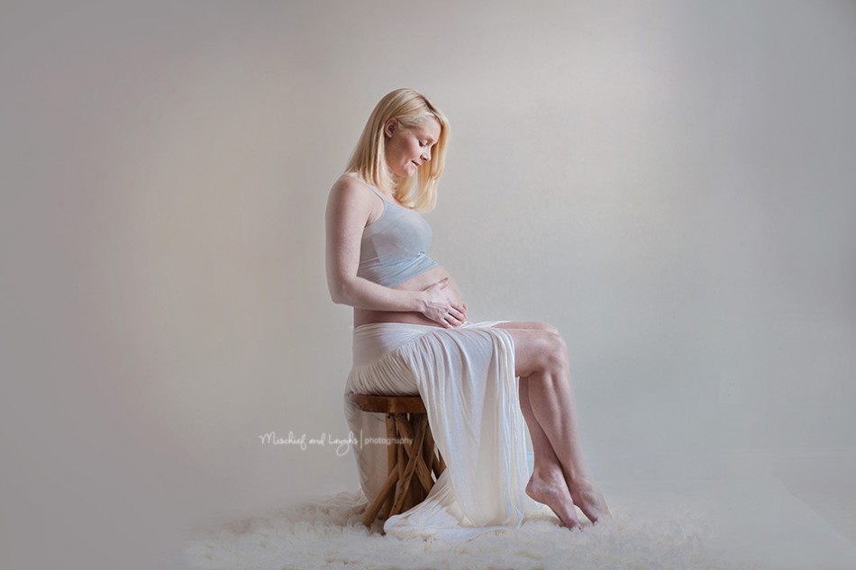 Studio maternity pictures, Mischief and Laughs, Cincinnati OH