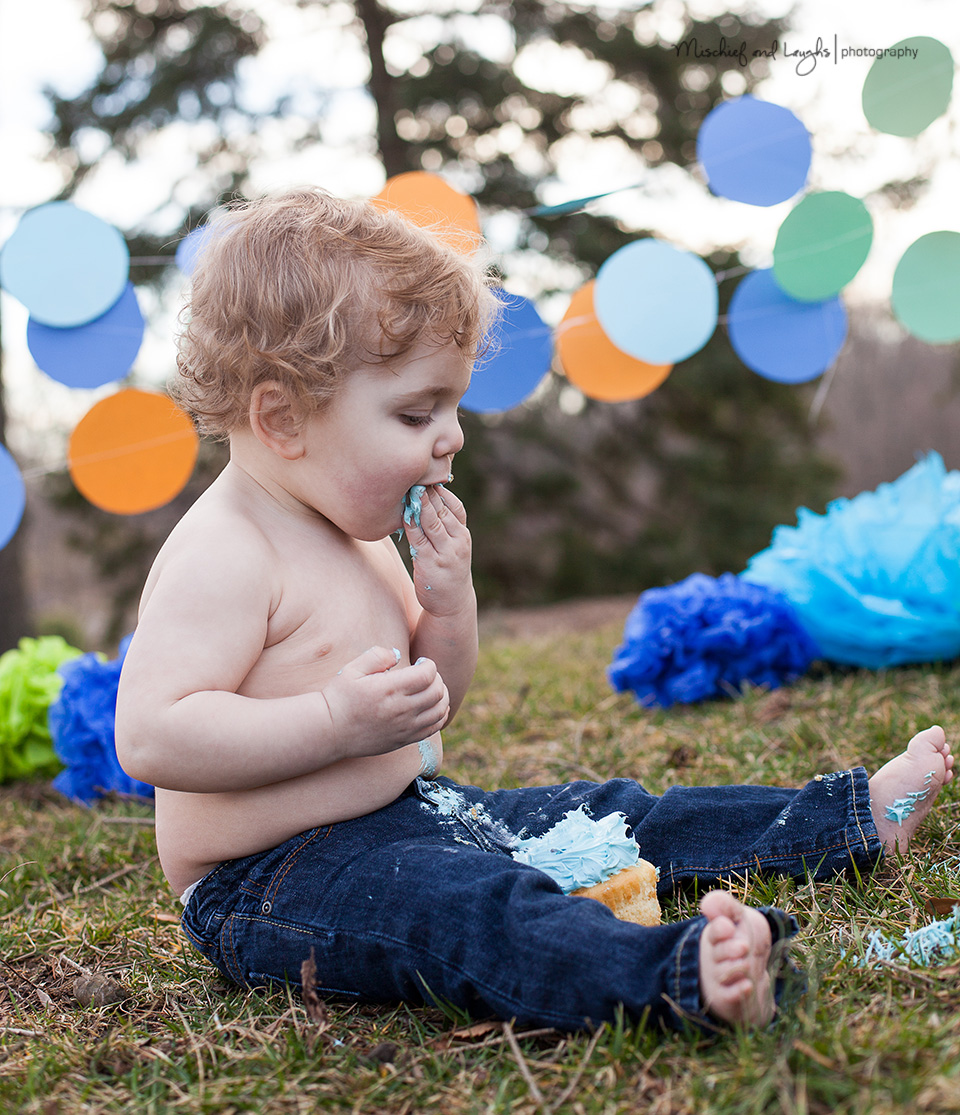 First birthday Photos Outdoors, Cincinnati Family Photographer, Mischief and Laughs