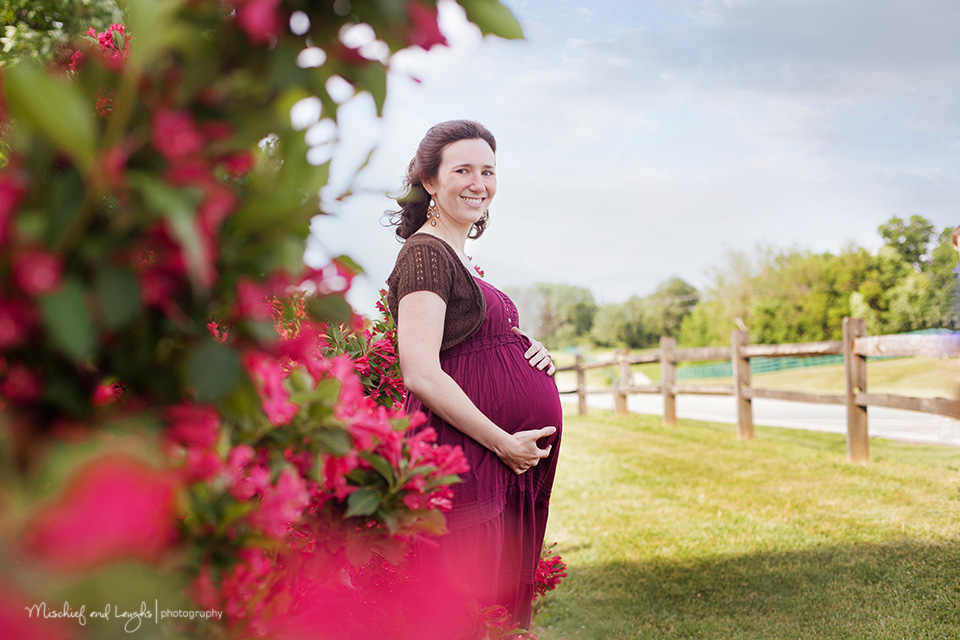 Maternity photos, Mischief and Laughs Photography, Cincinnati and Northern Kentucky