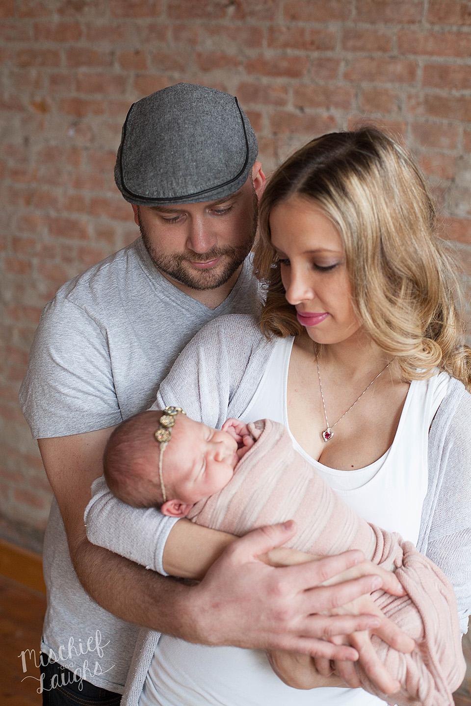 newborn with family; Canandaigua newborn photographer 