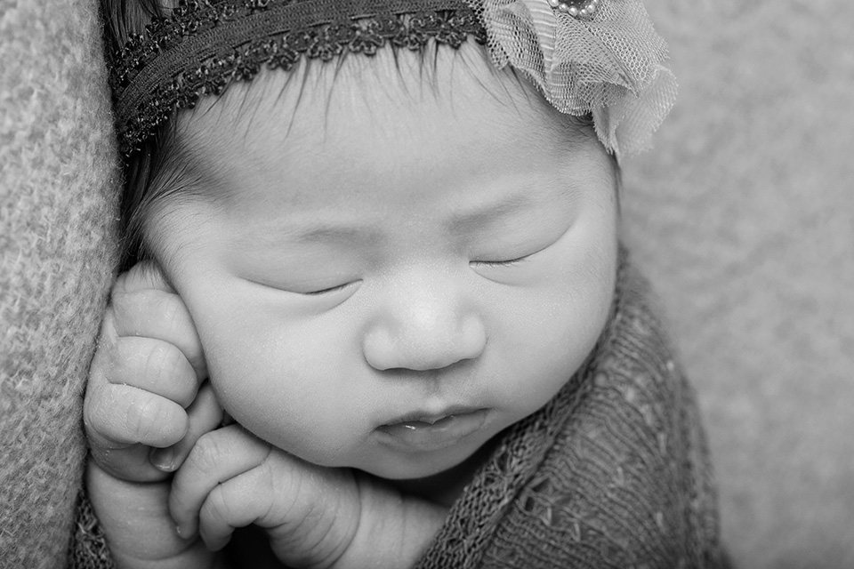 Newborn baby pictures with family, Rochester NY Newborn Photographer, Mischief and Laughs Photography