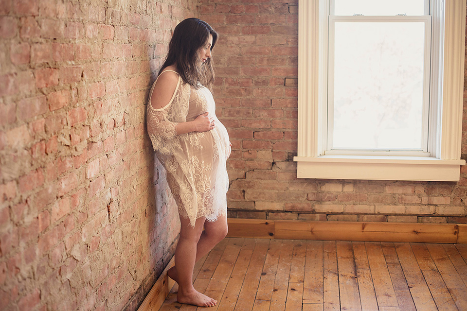 Simple maternity session in the studio, lace dress maternity session, Cincinnati OH photographer 
