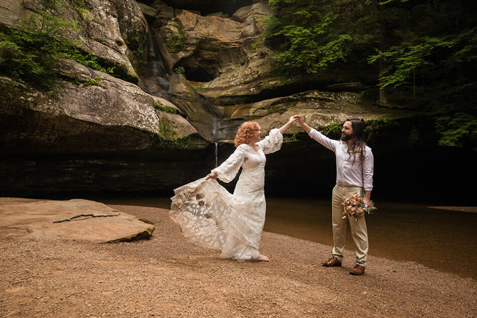Couple marries at Hocking Hills state park, Elopement Photographer Ohio