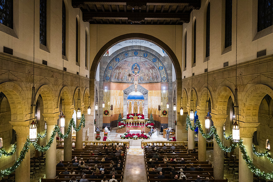 inside of church st Williams parish cincinnati wedding photographer 